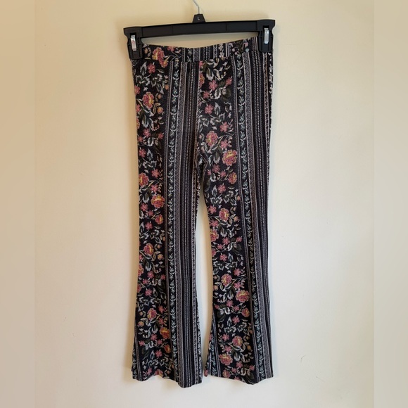 Art Class Black and Pink Floral Flare Pants *GOOD USED CONDITION* - Picture 4 of 6